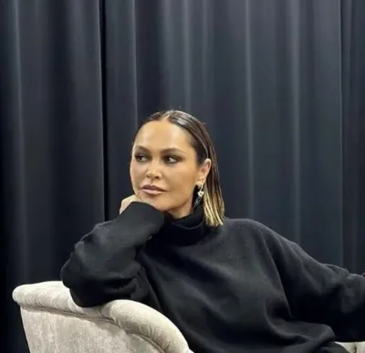 Hülya Avşar’dan Duygusal Paylaşım: Selfie Filminden Karelerle Geçmişe Yolculuk