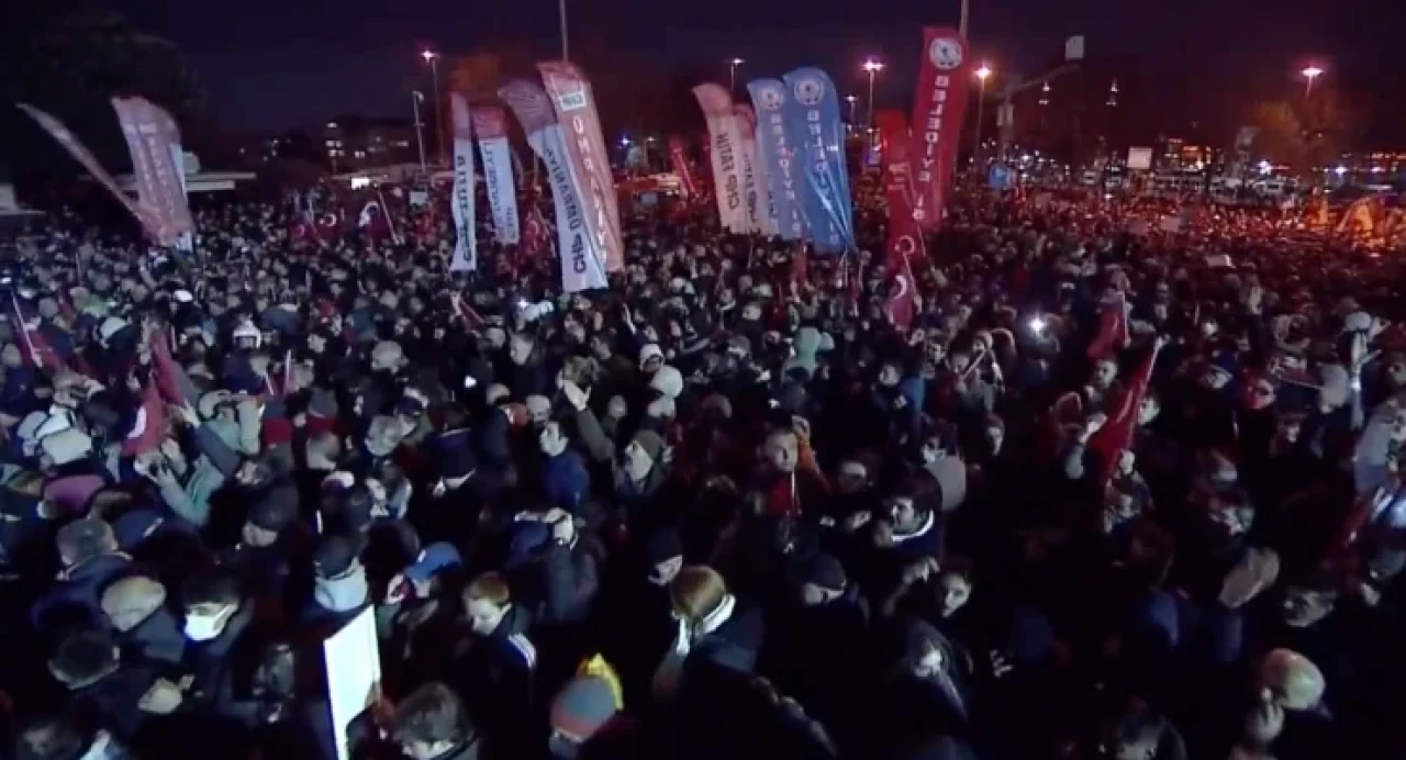 Ekrem İmamoğlu Gözaltında! Sosyal Medyada Fırtına Koptu: 326 Hesaba Soruşturma 54 Gözaltı