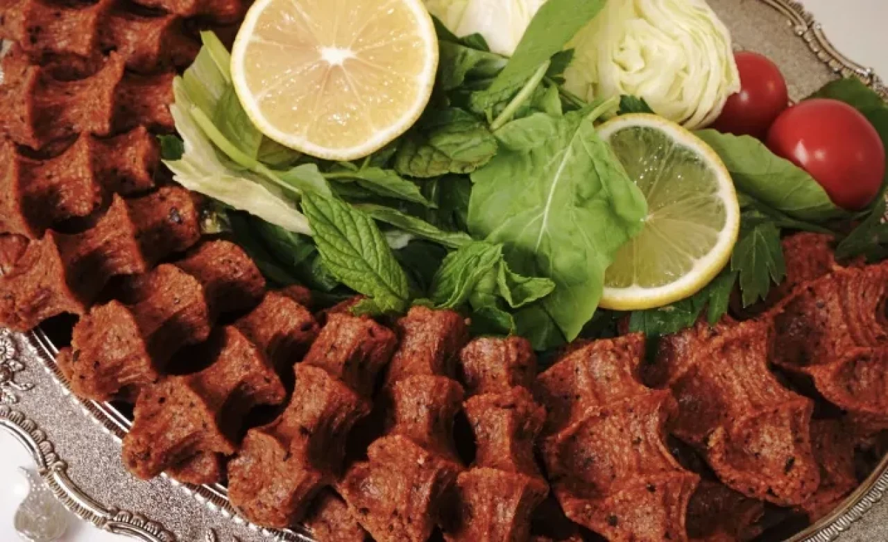 Maden Suyu ile Yoğurmadan Etsiz Çiğköfte Tarifi! Kolay ve Lezzetli