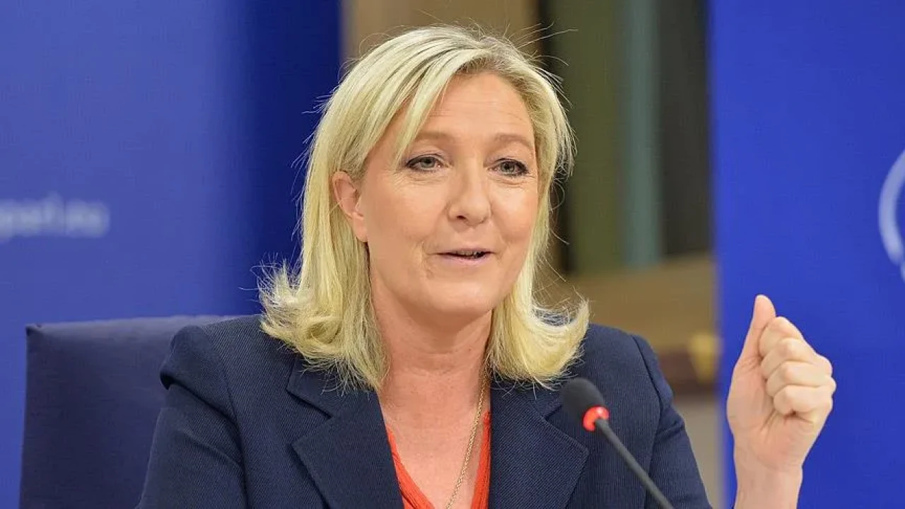 Marine Le Pen'e Yolsuzluk Şoku: 2027 Seçimleri Tehlikede!
