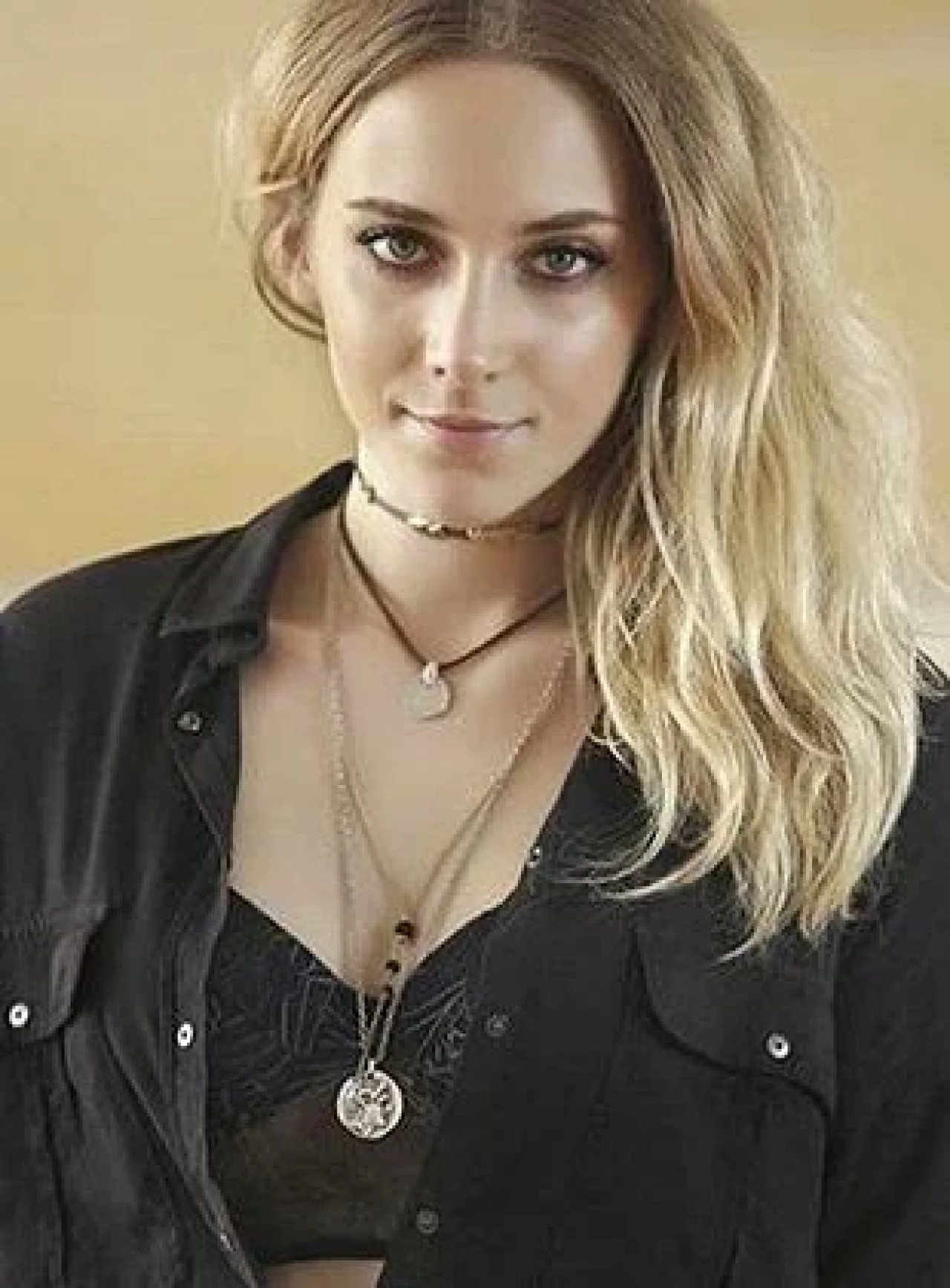 Hayal Köseoğlu’ndan Aşk Bombası: Dudak Dudağa Paylaşımla Gündemi Sarstı!