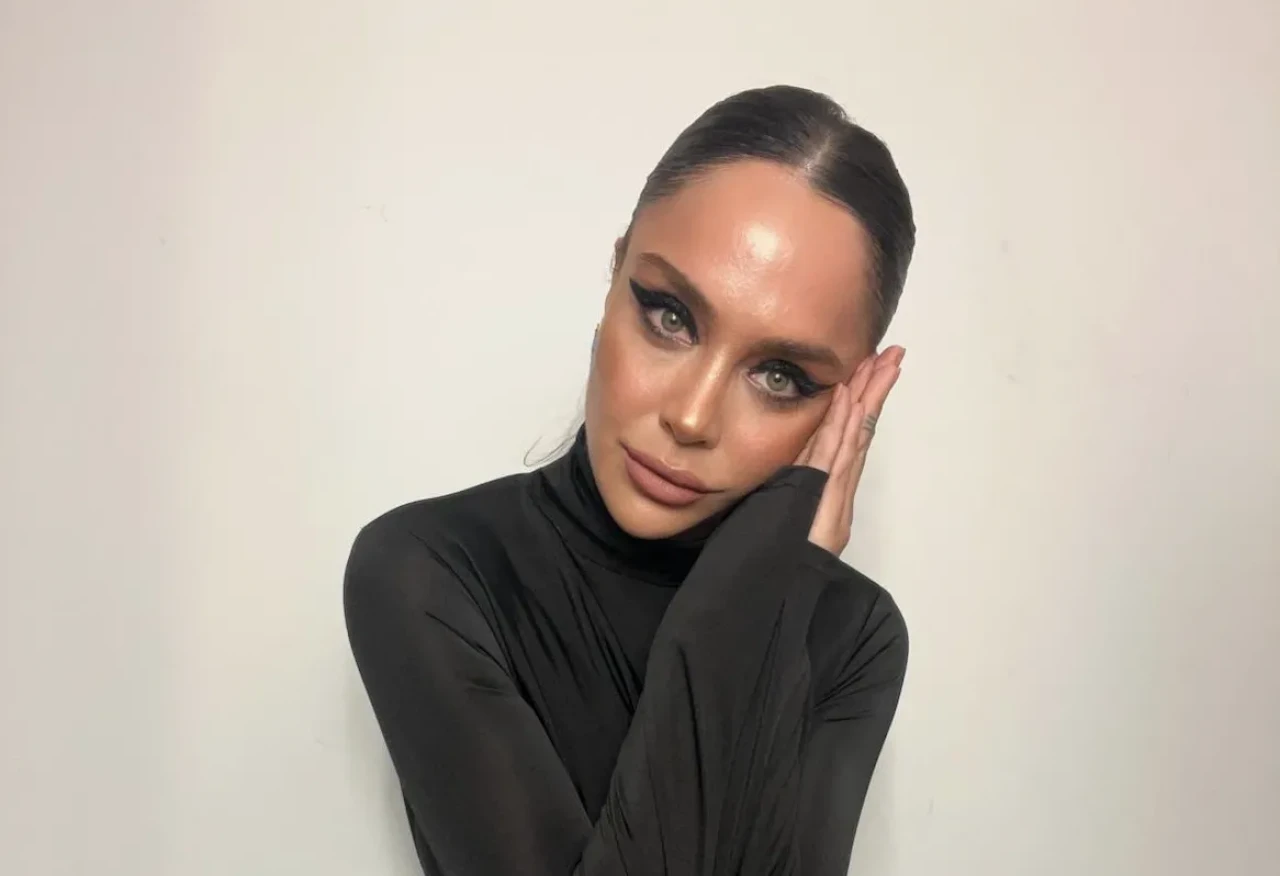 Aybüke Albere'den Dans Şovu: Ünlü Koreografla Hazırlanan Klip Yolda!