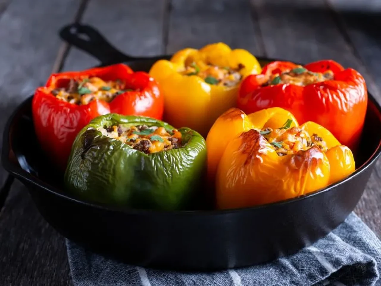 Geleneksel Türk Mutfağından: Fırında Zeytinyağlı Biber Dolması Tarifi