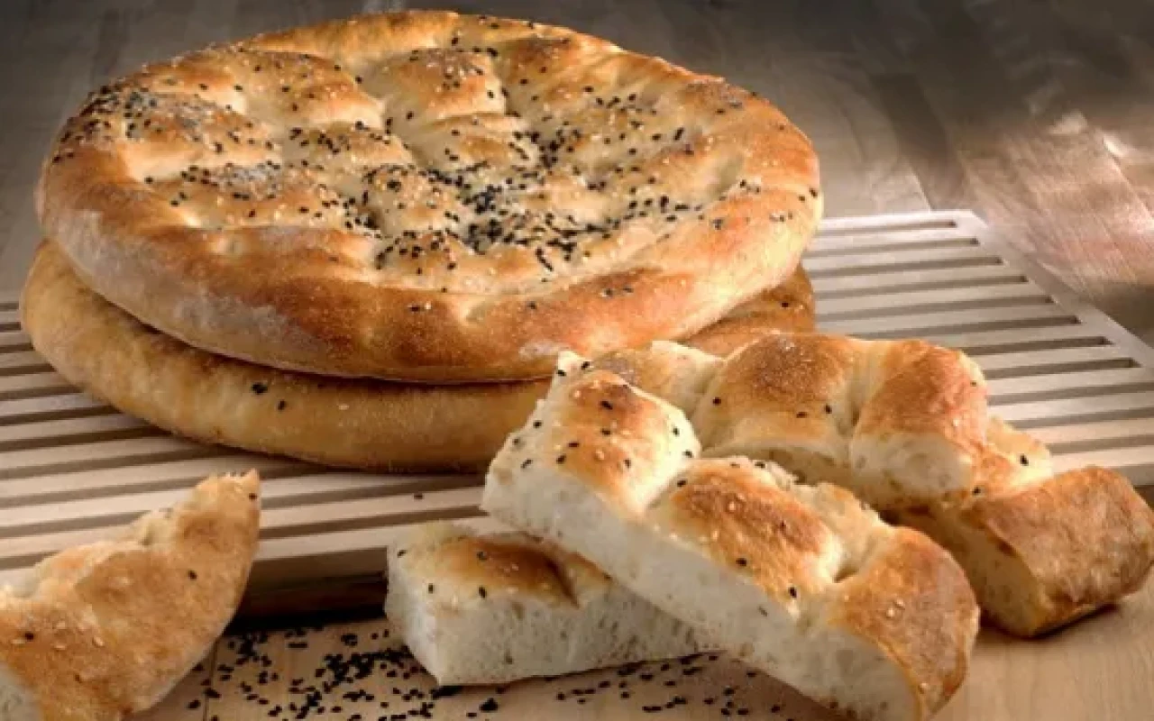 Fırında Ev Yapımı Ramazan Pidesi: Tam Ölçülü Tarif! Ramazan pidesi kaç kalori