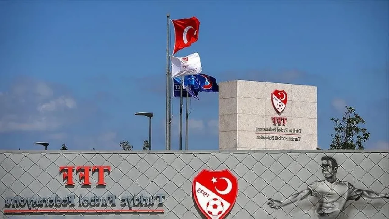 Yabancı Hakem Tartışmaları Sonra Eriyor TFF Toplantı Kararı Aldı! Milli Ara Nedeniyle Süper Lig Maçları Ertelenecek mi?