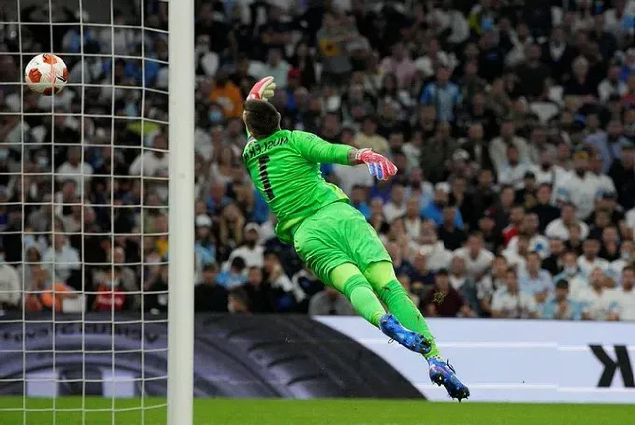 Galatasaray'da Muslera Sonrası İçin Kaleci Adayları Ortaya Çıktı! Galatasaray'ın Yerli ve Yabancı Kaleci Alternatifleri Kimler?