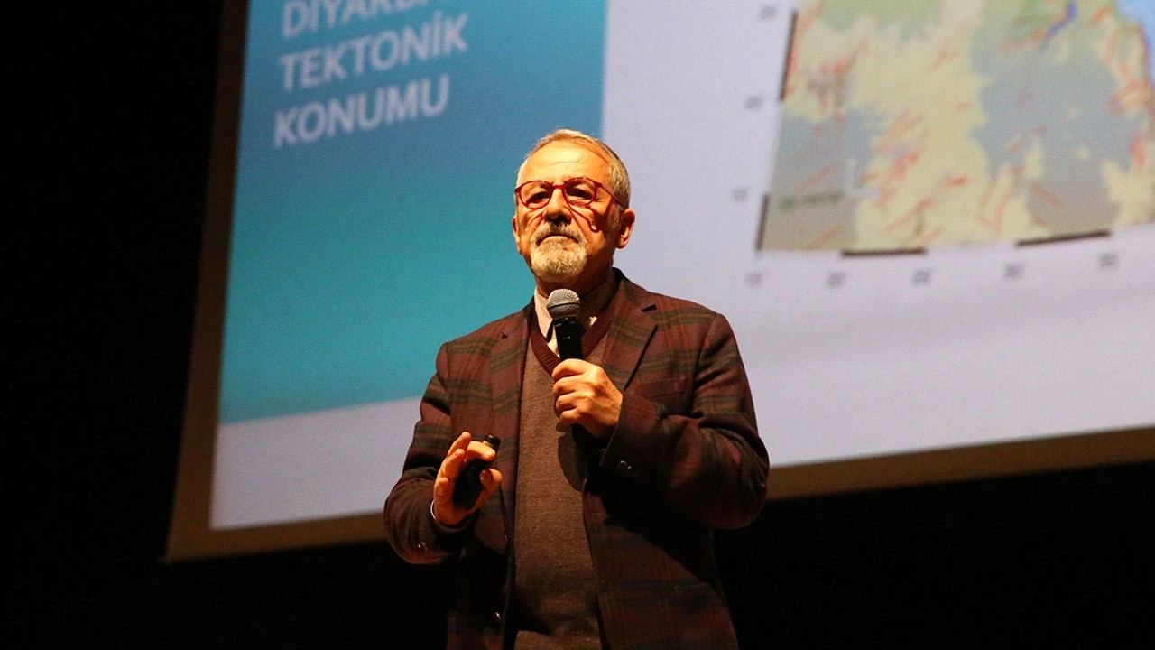 O sarsıntılar büyük depremin habercisi mi? Naci Görür'den korkutan uyarı