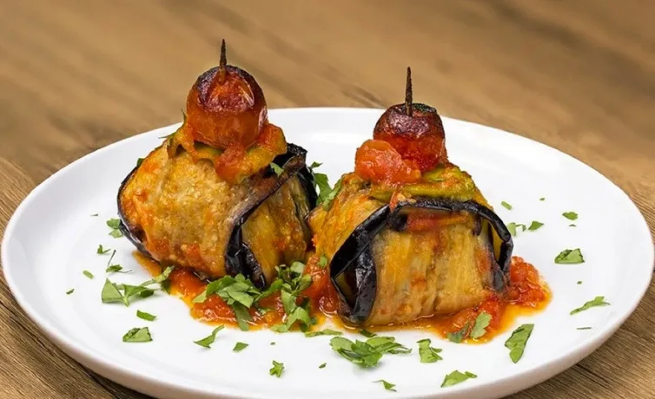 Kürdan Kebabı mı İslim Kebabı mı? İşte Etli Patlıcan Bohçası!