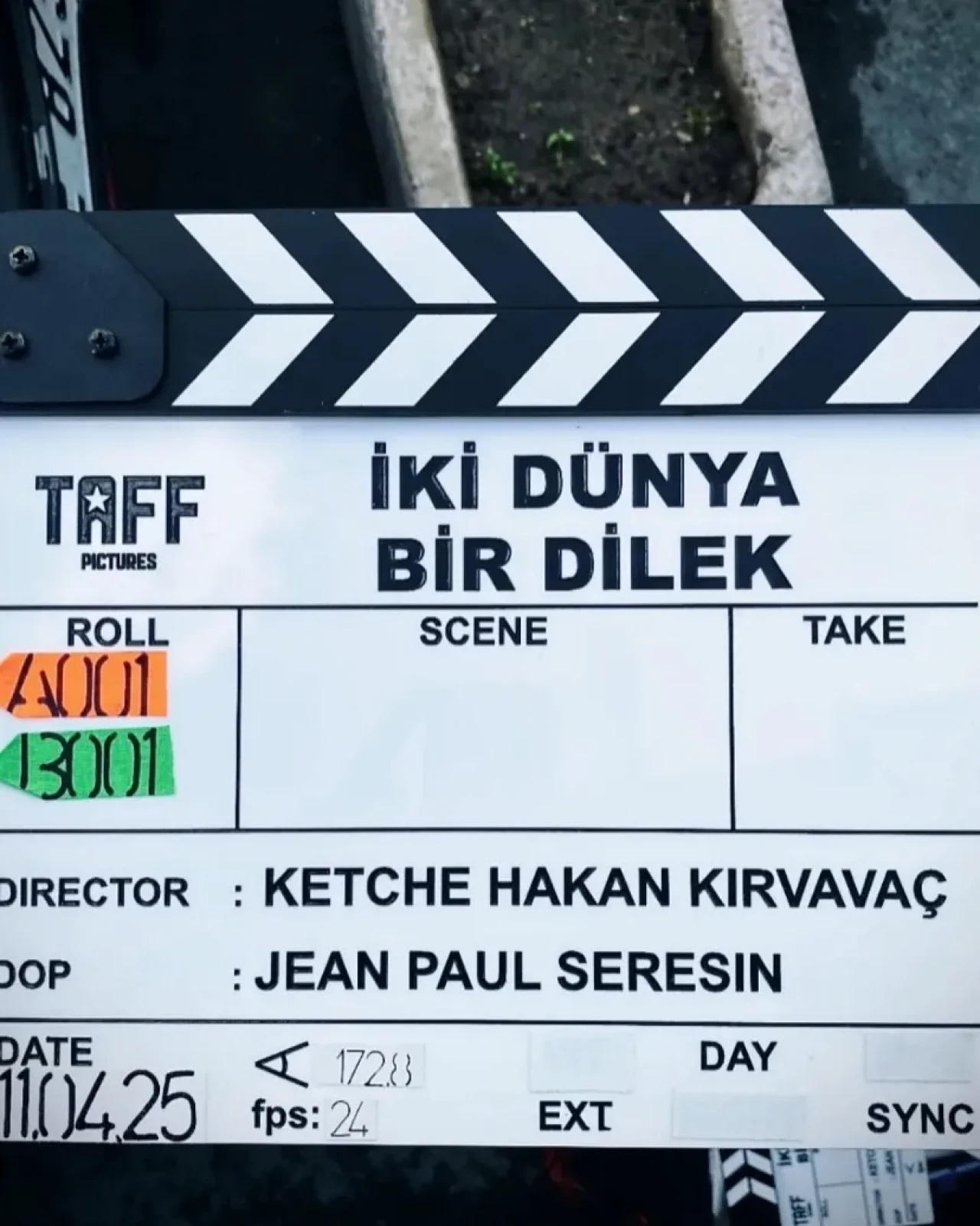 Hande Erçel ve Metin Akdülger Yeni Filmleri İçin Kameraların Karşısında! İmaj Değişikliği Olay Oldu