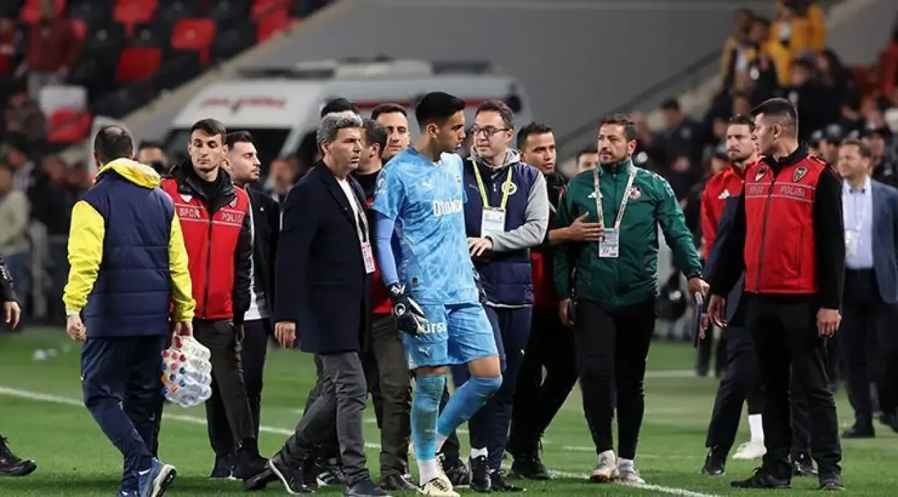 İrfan Can Eğribayat İsyan Etti: "N'Diaye Maç Sonu Sırtıma Dirsek Attı"