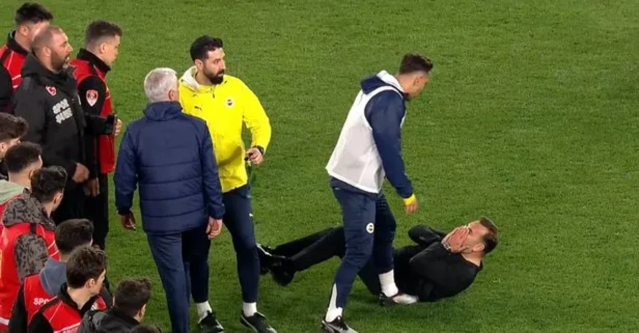 Okan Buruk’tan Derbide Yaşananlara Dair Çarpıcı Detaylar: Yere Düşmekle Suçlu Oldum!