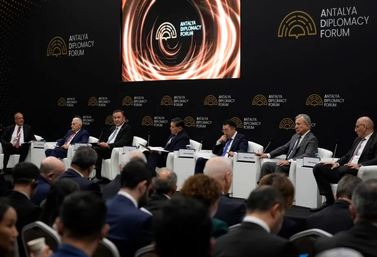 Antalya Diplomasi Forumu’nda Suriye İçin Kritik Mesaj: Yaptırımlar Kalkmalı, İsrail Saldırıları Sona Ermeli