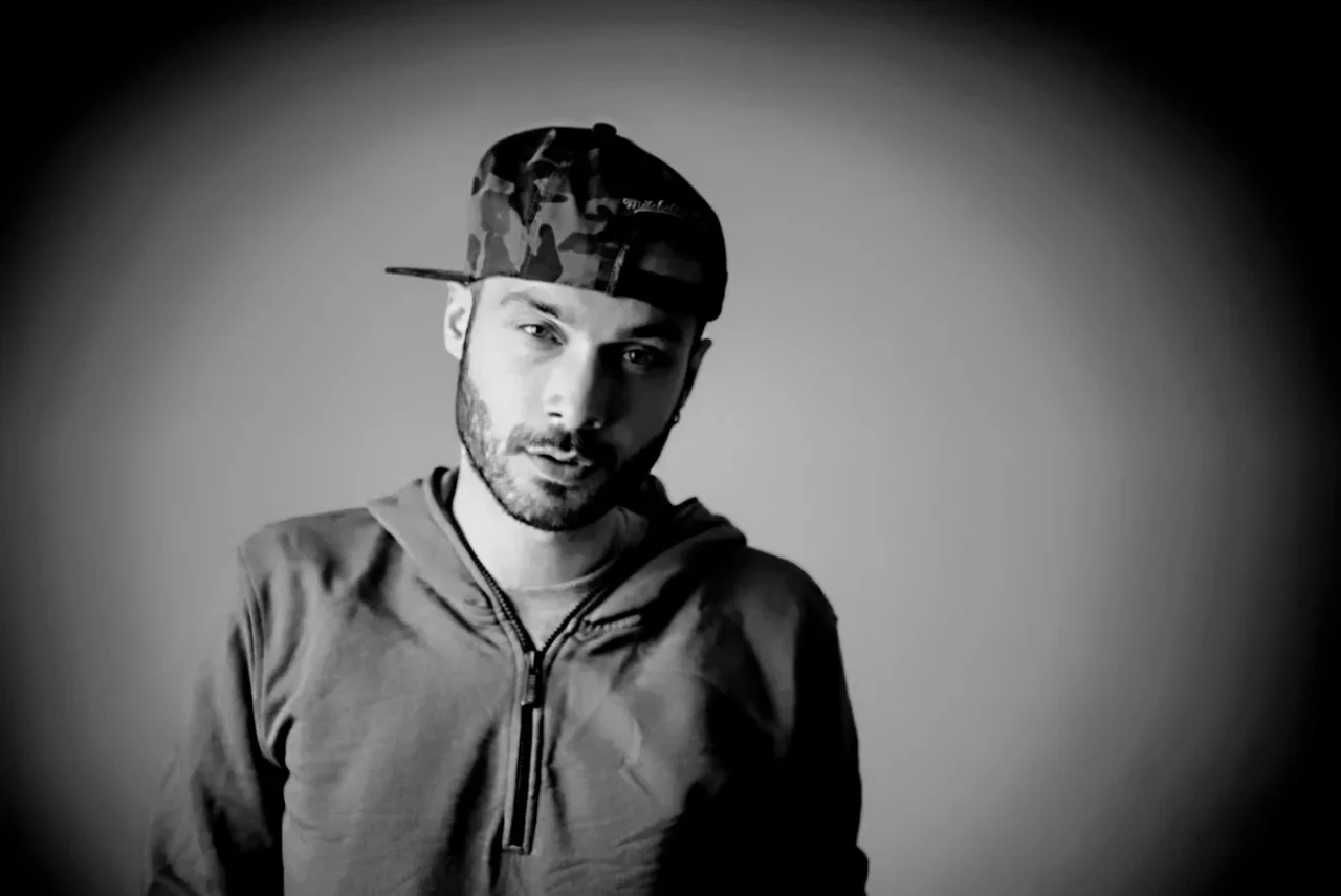 Sansar Salvo Gözaltına Alındı: Babasına Şiddet Uygulayıp Sosyal Medyada Yayınladı