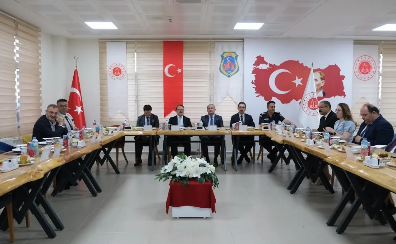 Adana Ceza İnfaz Kurumu’nda Kültür Yolu Coşkusu: Mahkumlara Sanatla Moral