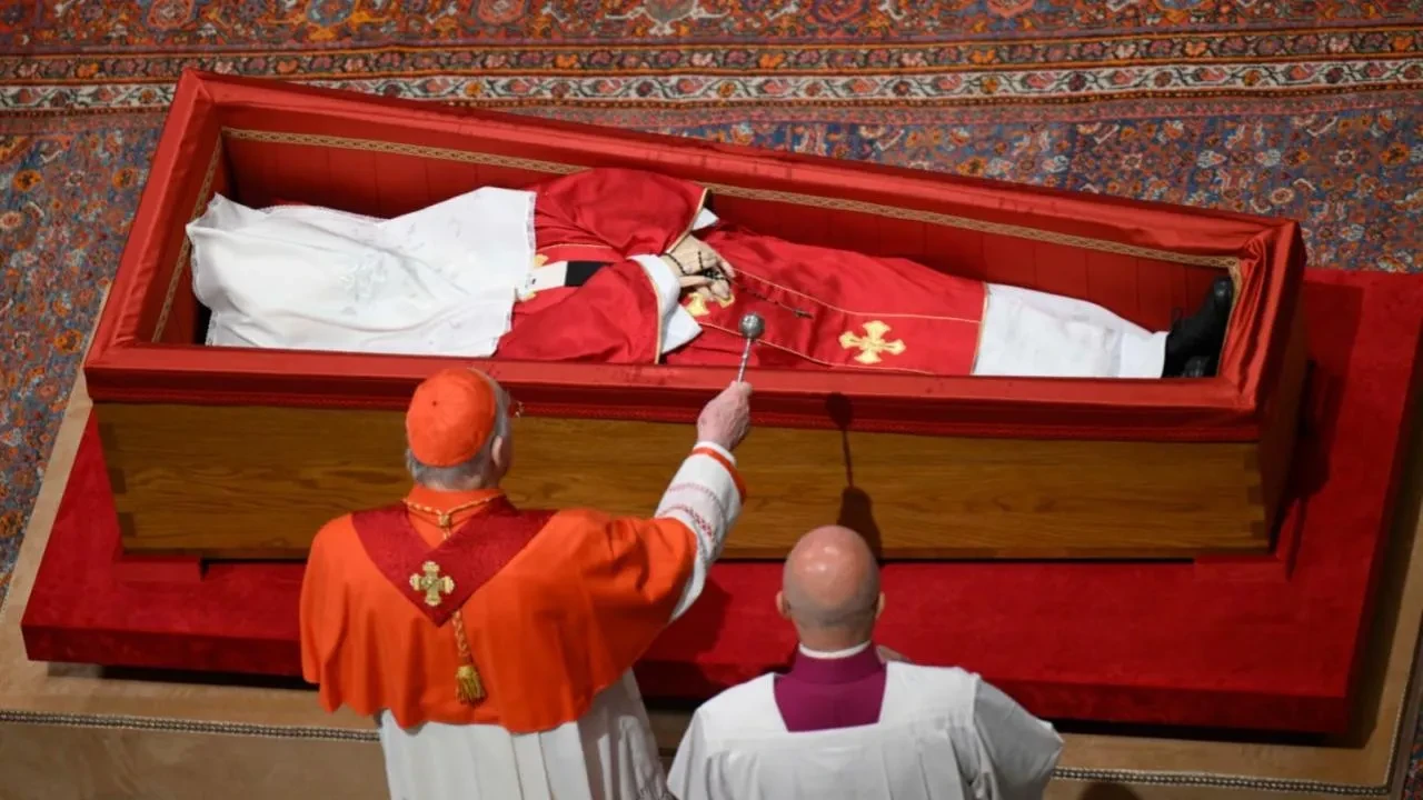 Papa Franciscus Son Yolculuğuna Uğurlandı