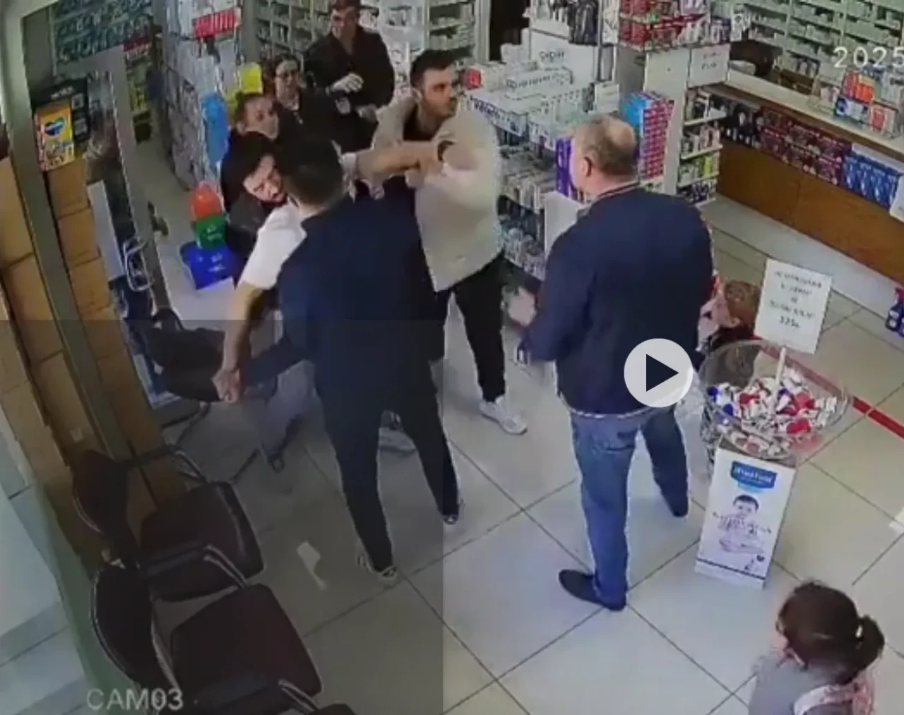 Konya Selçuklu'da Şiddet! Nöbetçi Eczacıya Saldırdılar