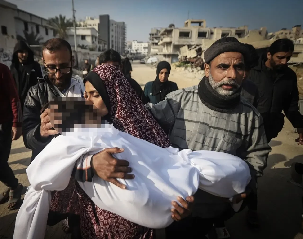 Gazze’de bir gün daha kanlı bitti: Han Yunus’a saldırıda en az 45 sivil hayatını kaybetti