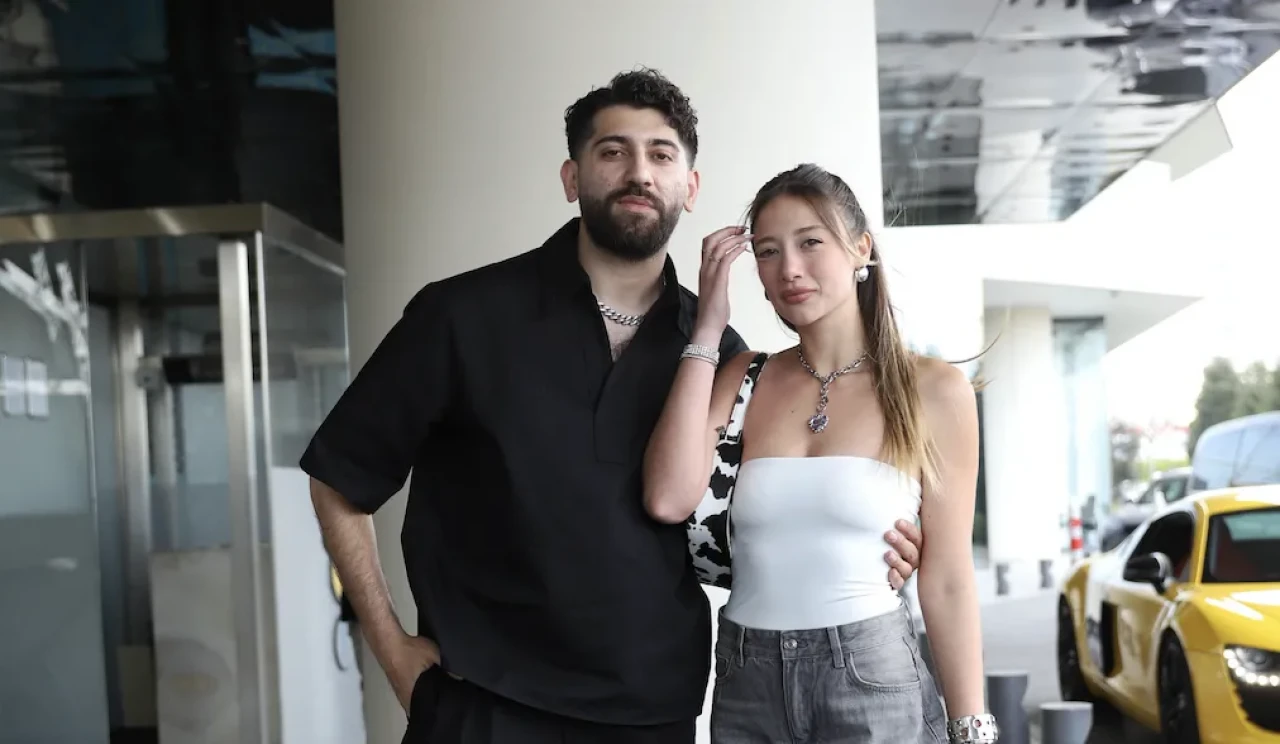 Aleyna Kalaycıoğlu ve Vahap Canbay El Ele! Aşklarını Zorlu’da Gözler Önüne Serdiler