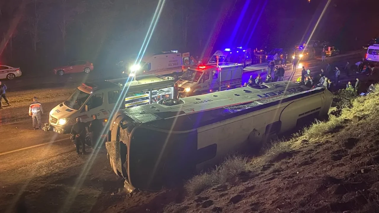 Çankırı’da Feci Kaza! İşçi Servisi Şarampole Devrildi: 23 Yaralı