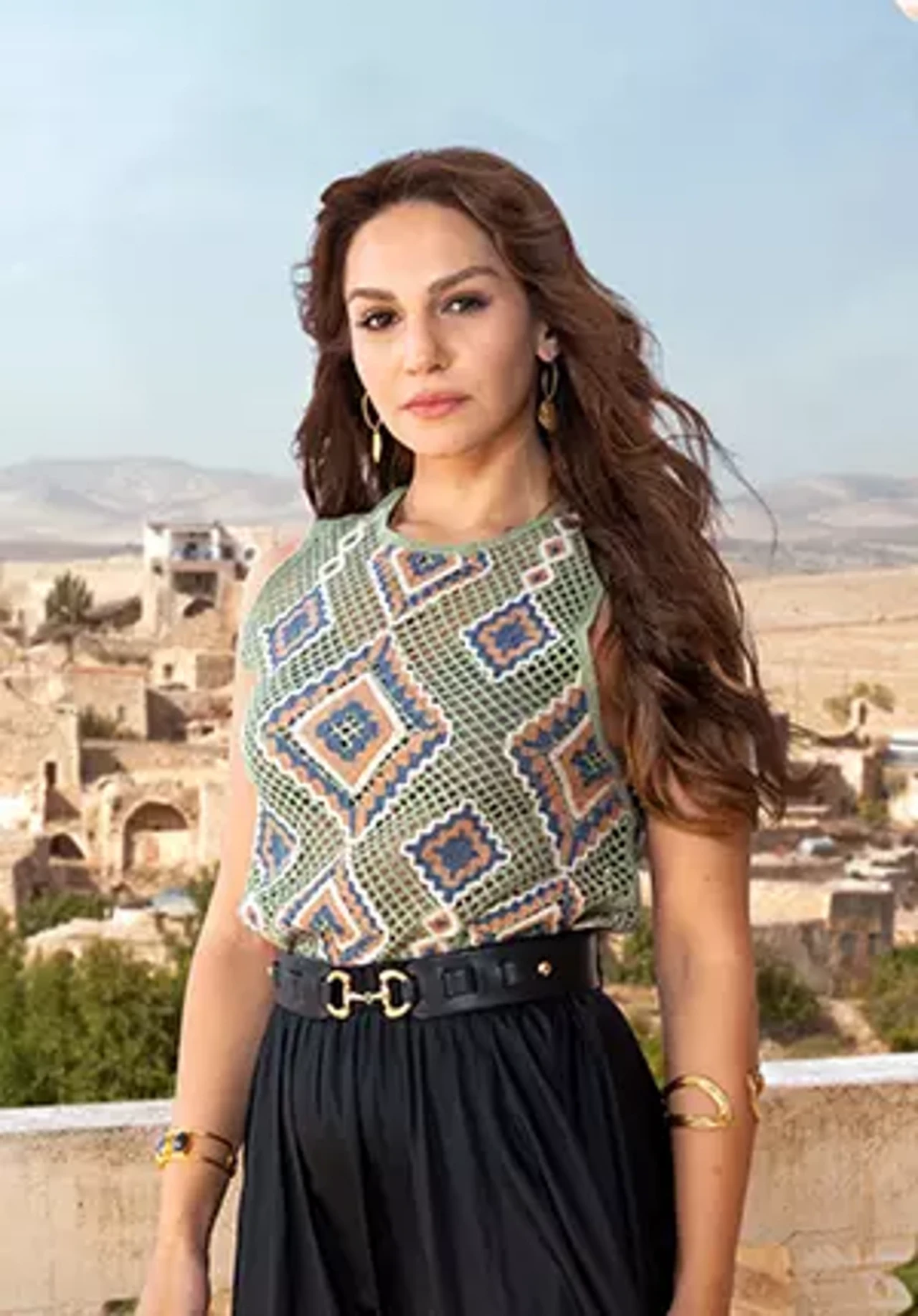 Sahra Şaş Ayaklı Gazete Ödül Töreni’nde Güzelliğiyle Büyüledi!