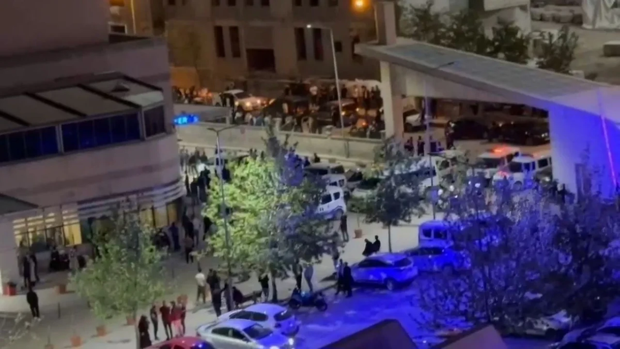 Halay Kavgası Bıçaklı Hesaplaşmaya Dönüştü: 5 Yaralı!