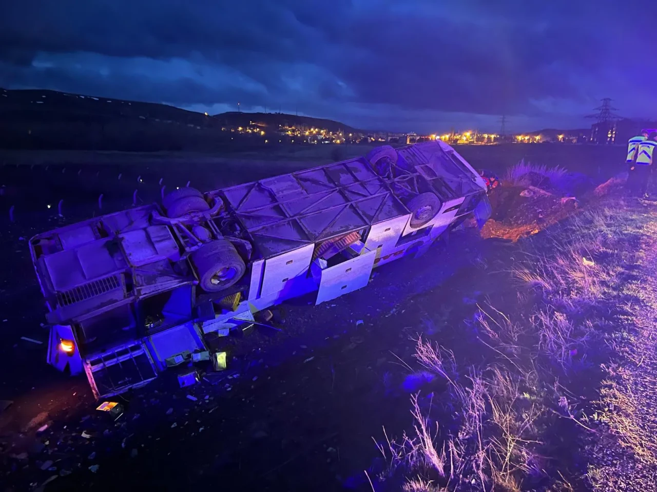 Sabah Saatlerinde Korkunç Kaza! Yolcu Otobüsü Devrildi, 2 Can Gitti