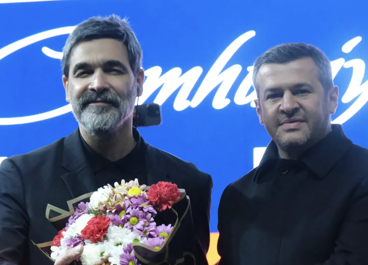 Uğur Işılak Karabük’te Gönülleri Fethetti! Aşık Veysel’e Duygusal Saygı Duruşu