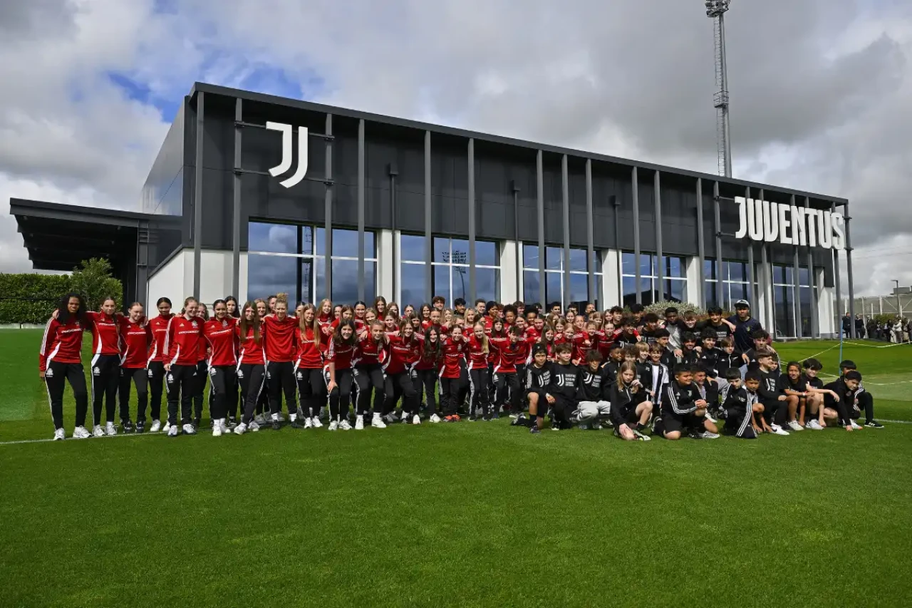 Juventus Training Center'da Coşkulu Buluşma: ABD ve İngiltere'den Genç Yıldızlar Torino'da Buluştu!