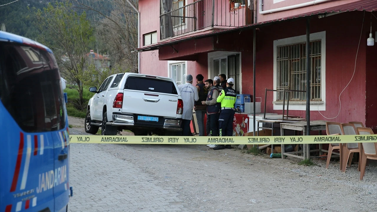 Miras Kavgası Kanla Bitti: Kardeşini ve Yengesini Tüfekle Vurdu!