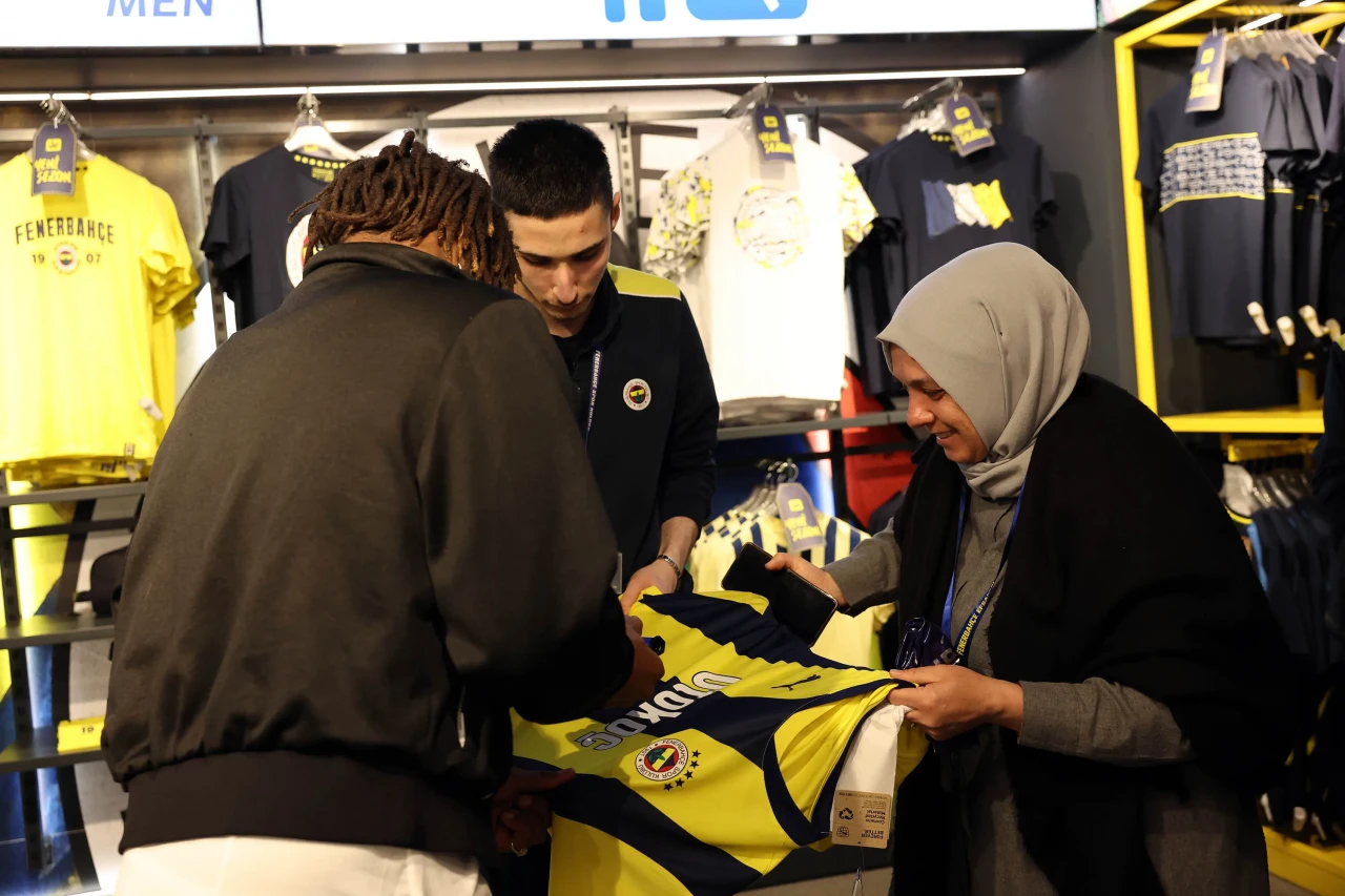 Allan Saint-Maximin’den Sarı-Lacivertli Taraftarlara Büyük Jest: “Sevgimi Göstermek İstedim”