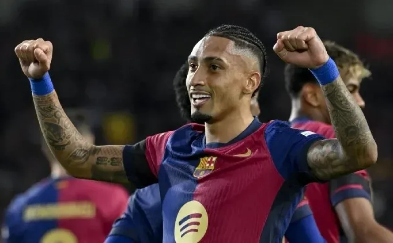 Raphinha Şampiyonlar Ligi'nde Şov Yapmaya Devam Ediyor: Messi'nin Rekorunu Kırarak Tarihe Geçmeye Çok Yakın!