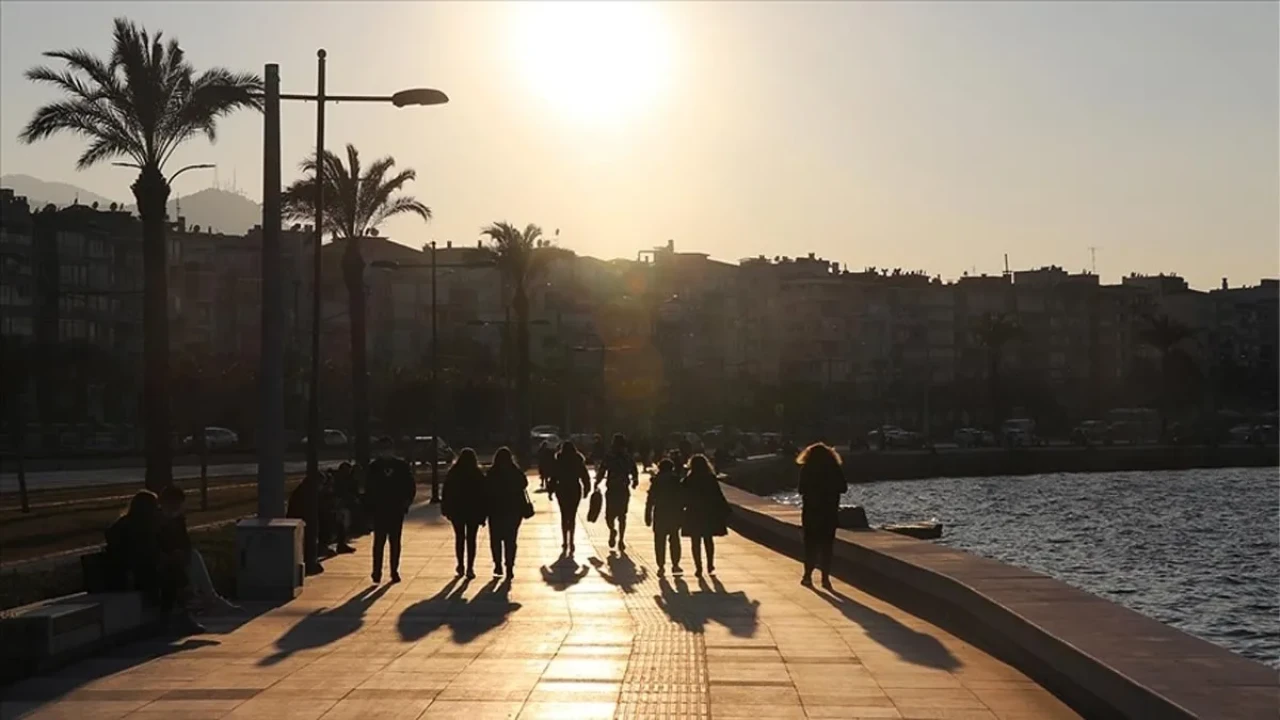Hava Bir Anda Değişiyor! Meteoroloji Uyardı: Sıcaklıklar Fırlayacak, Yağış Kapıda