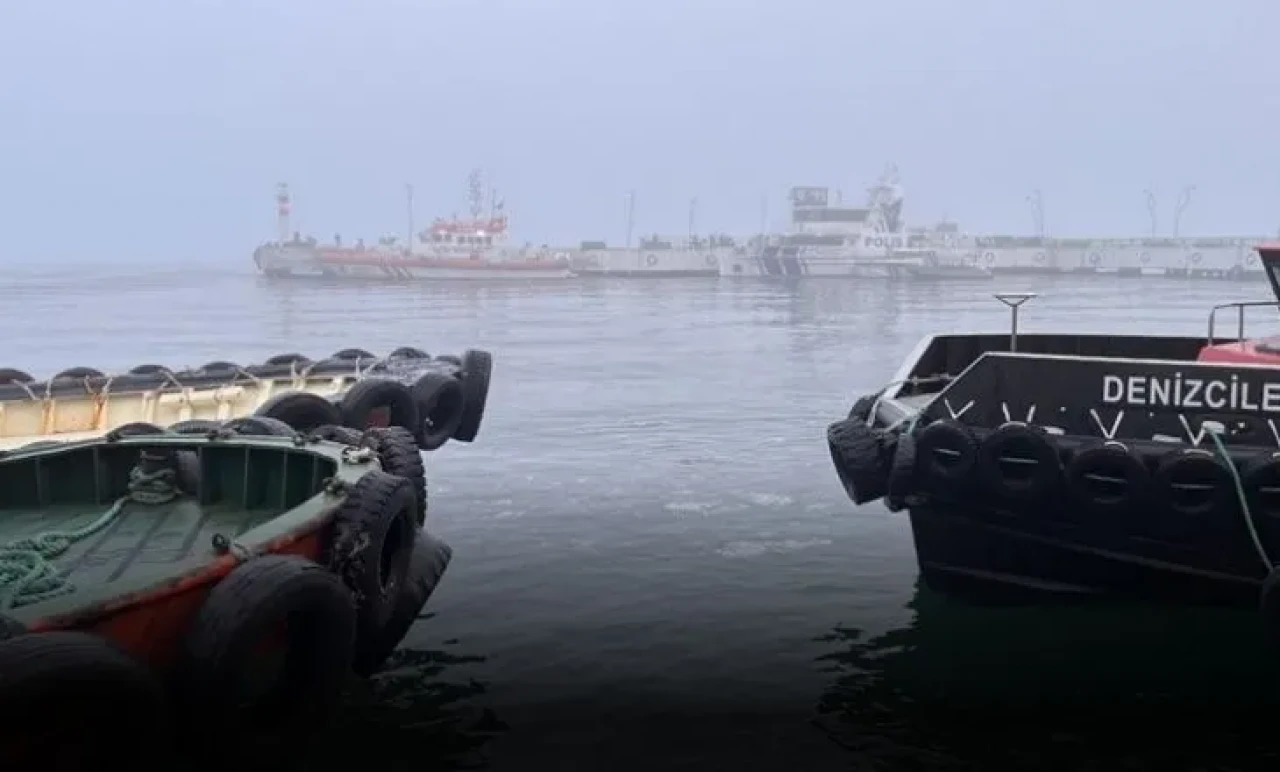 Çanakkale Boğazı Gemi Trafiğine Kapatıldı! Sis Tüm Seyri Felç Etti