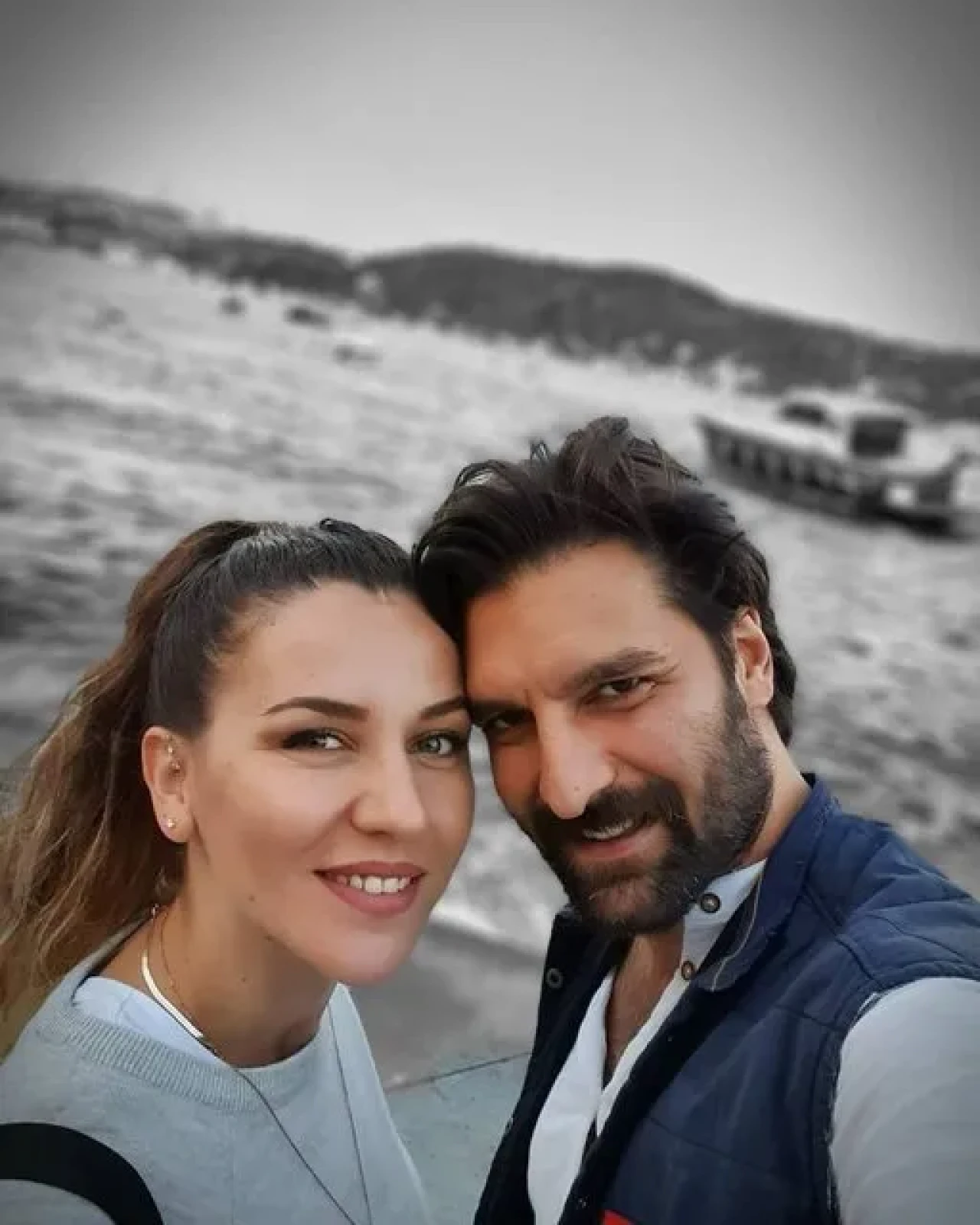 Taner Rumeli Nişanlandı! 13 Yıllık Aşk Evlilik Yolunda