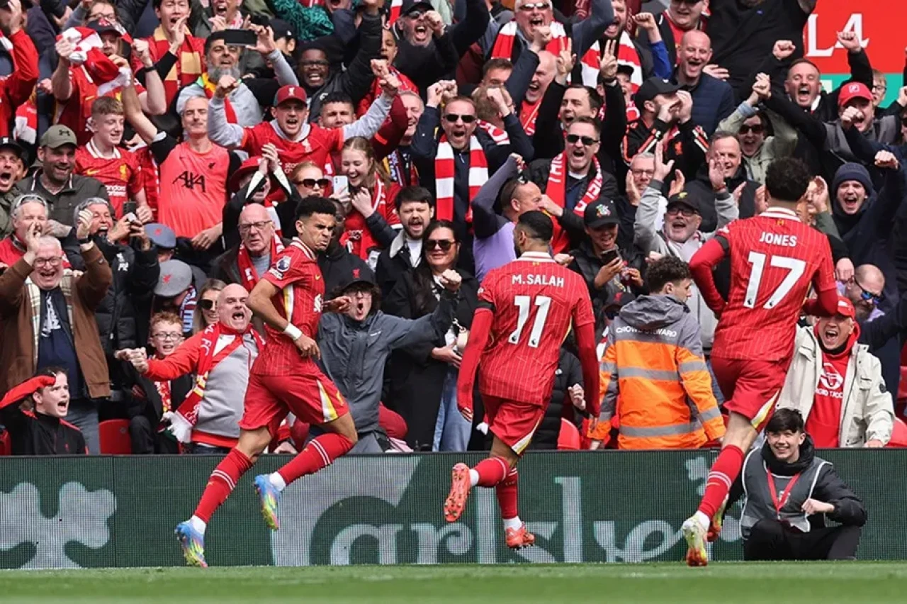 Liverpool Şampiyonluğa Yürüyor: West Ham’ı Devirip Farkı 13’e Çıkardı!