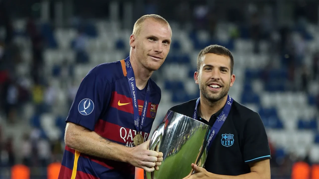 Barcelona’nın Eski Yıldızı Artık Bir Spor Mağazasında Çalışıyor!