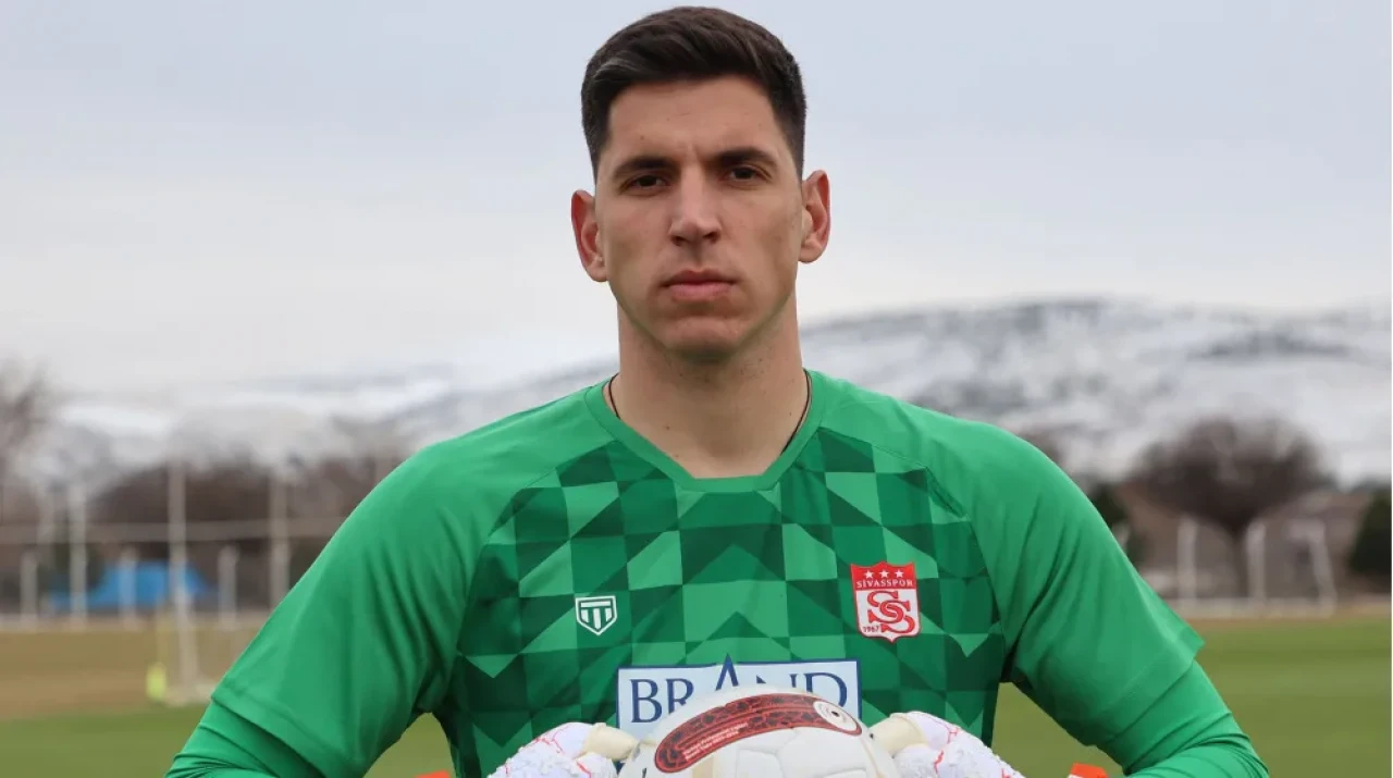 Sivasspor'un Tecrübeli File Bekçisi Djordje Nikolic Sakatlandı! Başarılı Eldiven Uzun Süre Sahalardan Uzak Kalacak