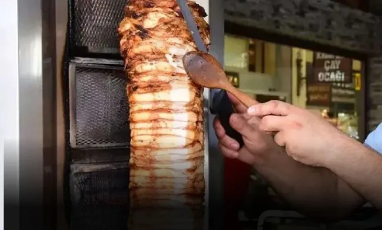 Kocaeli'de Tavuk Döner Alarmı! 648 Kişi Hastanelik Oldu, İşletme Mühürlendi