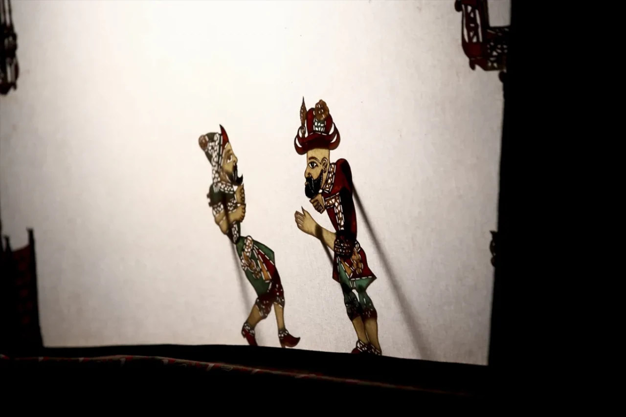 Türk Gölge Oyunu Moskova’da Sergilendi: Ruslar Hayran Kaldı!