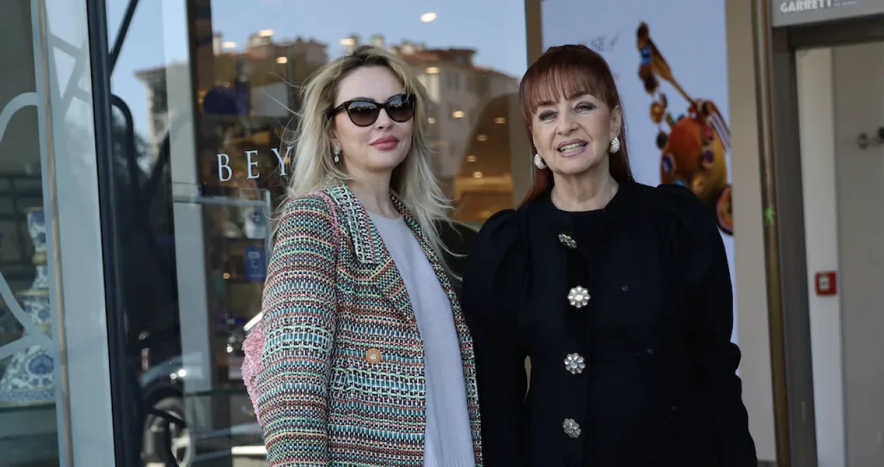 Cemiyetin Zarif İsmi Sema Basa, Alışverişte Güzelliğiyle Büyüledi