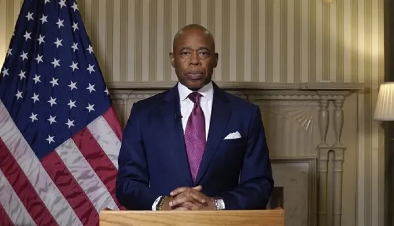 Demokratlara Rest: Eric Adams, Seçimlerde Bağımsız Olarak Yarışacağını Açıkladı!