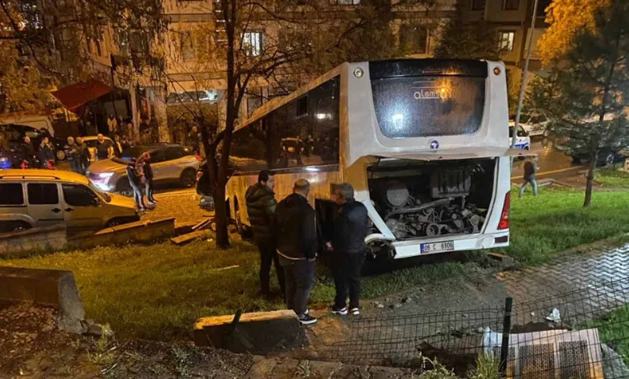 Ankara’da Korku Dolu Anlar! Freni Boşalan Servis Otobüsü Araçlara Daldı