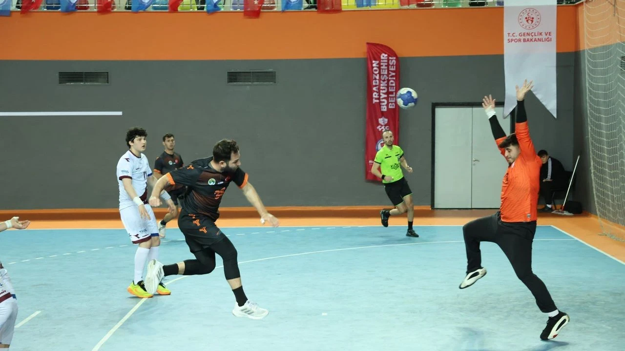 Hentbolda Nefes Kesen Seri: Trabzon Belediyespor, Köyceğiz’i Eleyip 5’incilik Finaline Yükseldi!