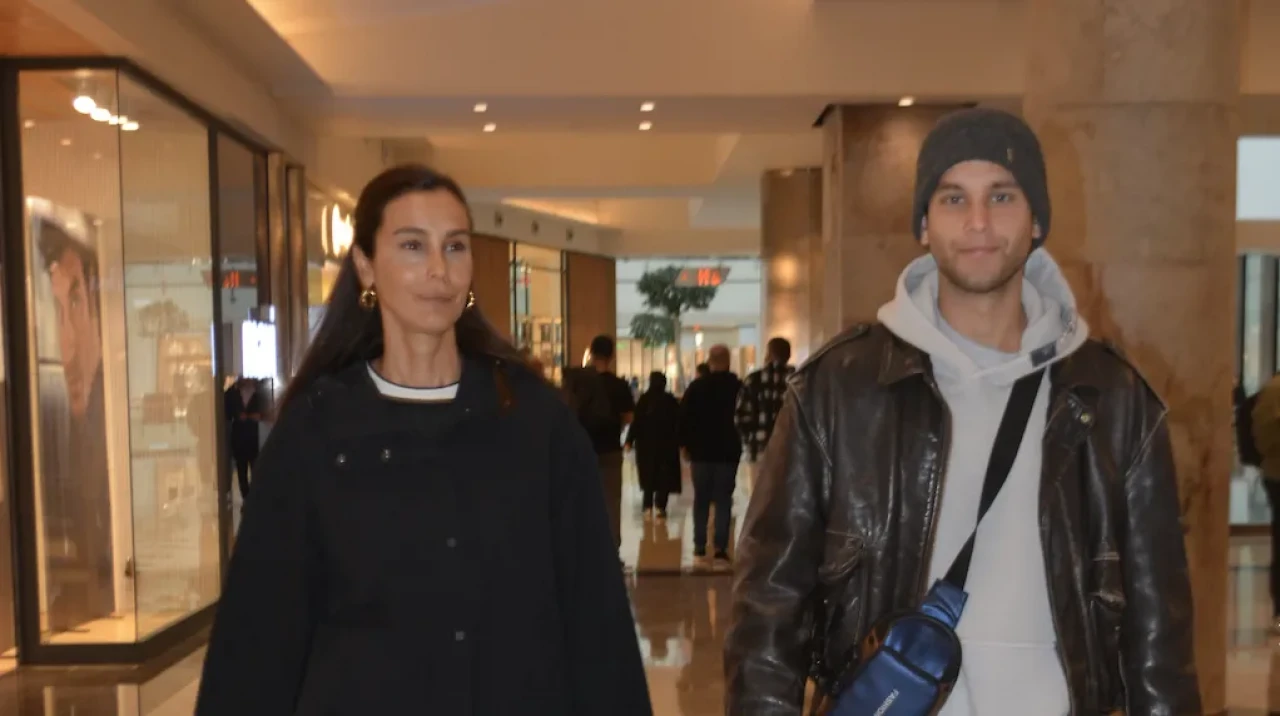 Oğluyla Yakın İlişkisi Dikkat Çekti! Arzum Onan Alışverişte Gönülleri Kazandı