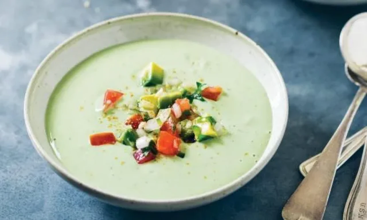 Hem Fit Kalın Hem Serinleyin! Diyet Dostu Soğuk Avokado Çorbası