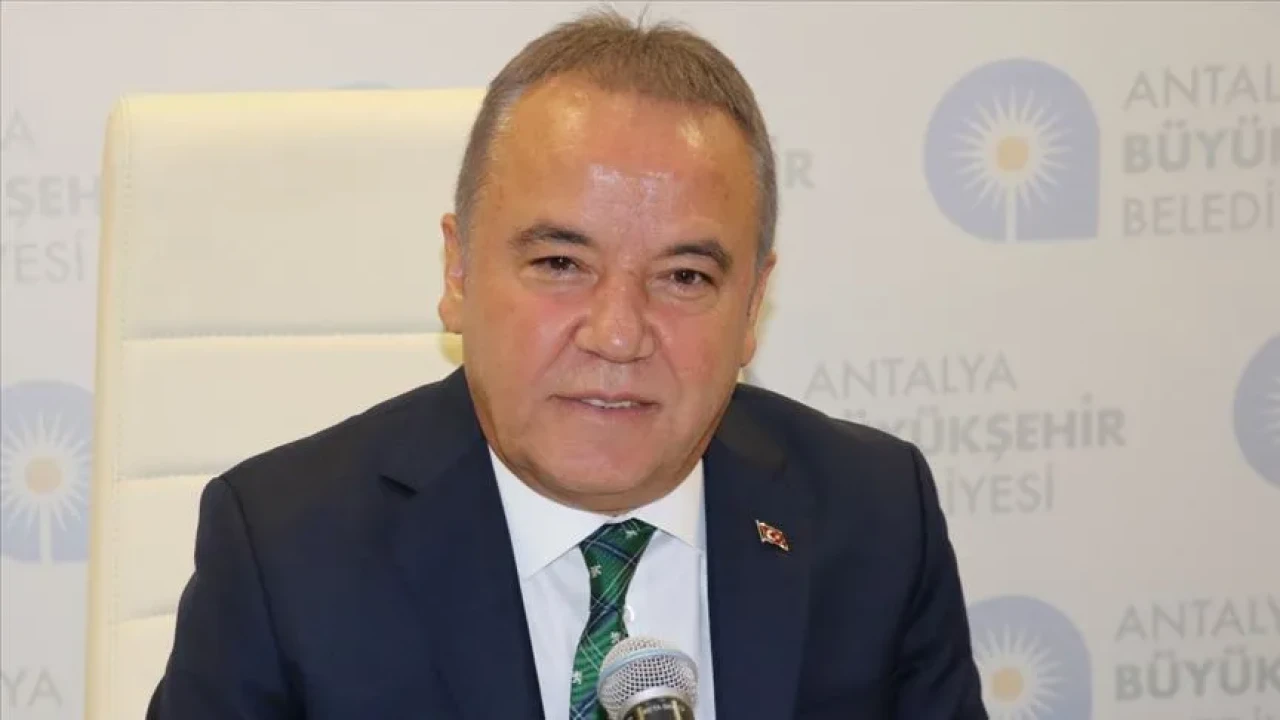 Muhittin Böcek Kimdir, Kaç Yaşında, Nereli, Mesleği Nedir, Hangi Partiden, Evli Mi, Çocuğu Var Mı, Serveti Ne Kadar?