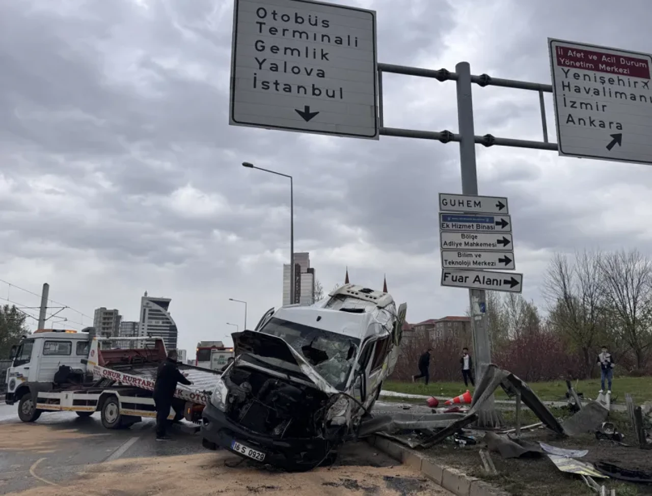 Bursa'da Servis Minibüsü Devrildi: 2 Yaşındaki Çocuk Hayatını Kaybetti