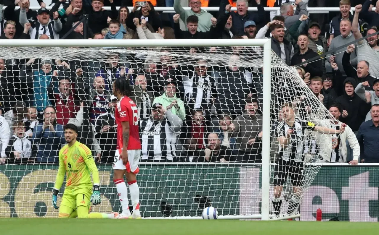 Altay Bayındır Premier Lig’e Kabus Gibi Başladı: Manchester United, Newcastle Deplasmanında Dağıldı