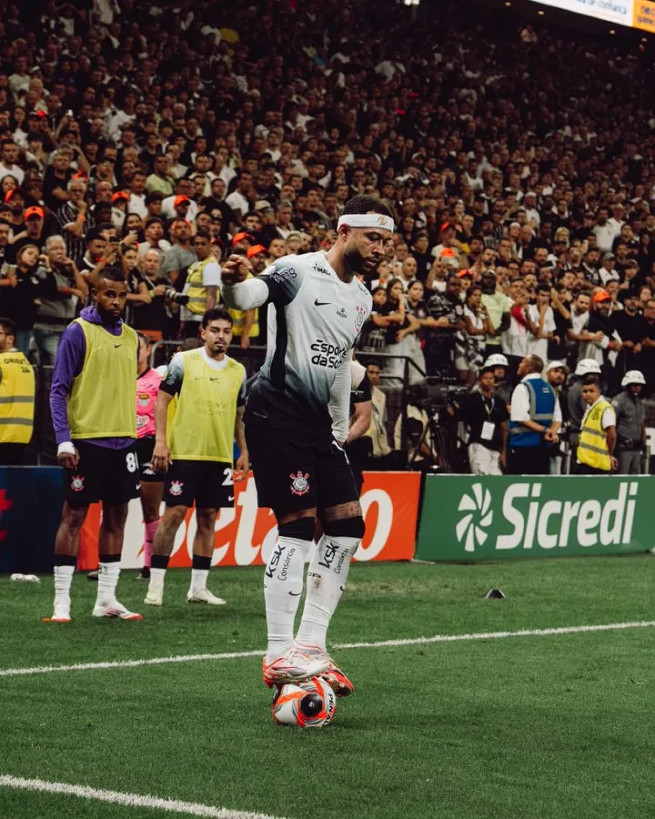 Memphis Depay'ın Yaptığı O Hareketle İlgili Yasak Kararı! Neymar ve Melo Sosyal Medyadan İsyan Bayrağını Çekti