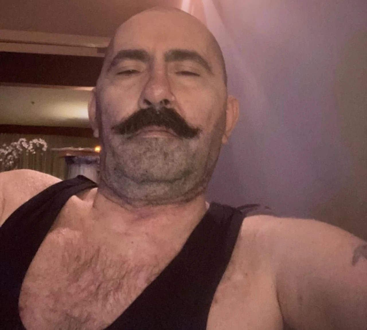 Peker Açıkalın'dan Radikal Değişim: Yeni İmajıyla Sosyal Medyada Gündem Oldu